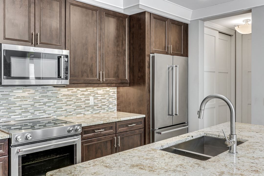 1030 3rd Ave S #216, Naples, FL 34102