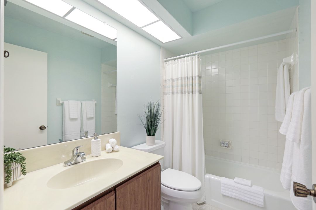 6825 Bogey Dr, Fort Myers, FL 33919