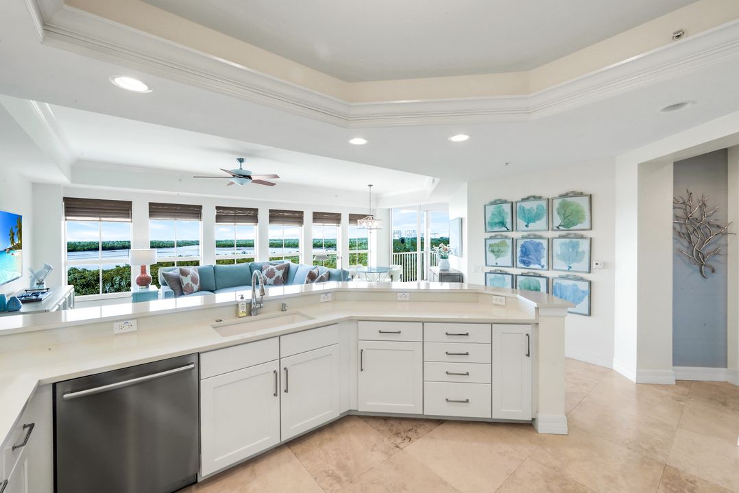 295 Grande Way #304, Naples, FL 34110