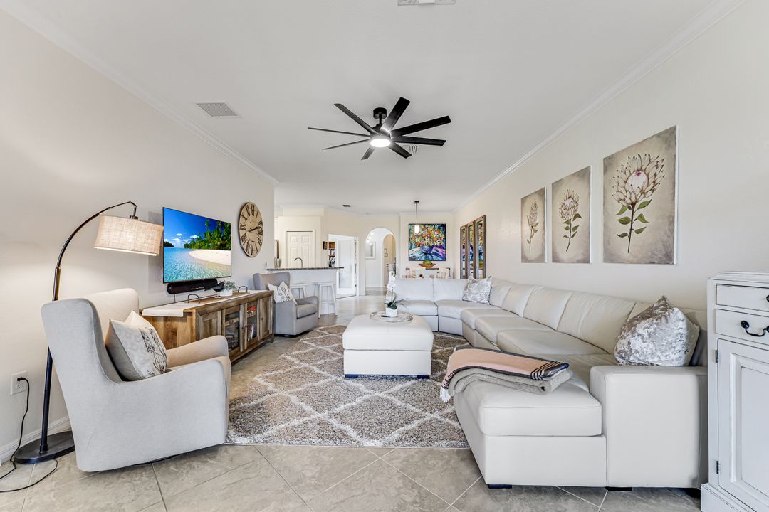 1427 Oceania Dr, Naples, FL 34113