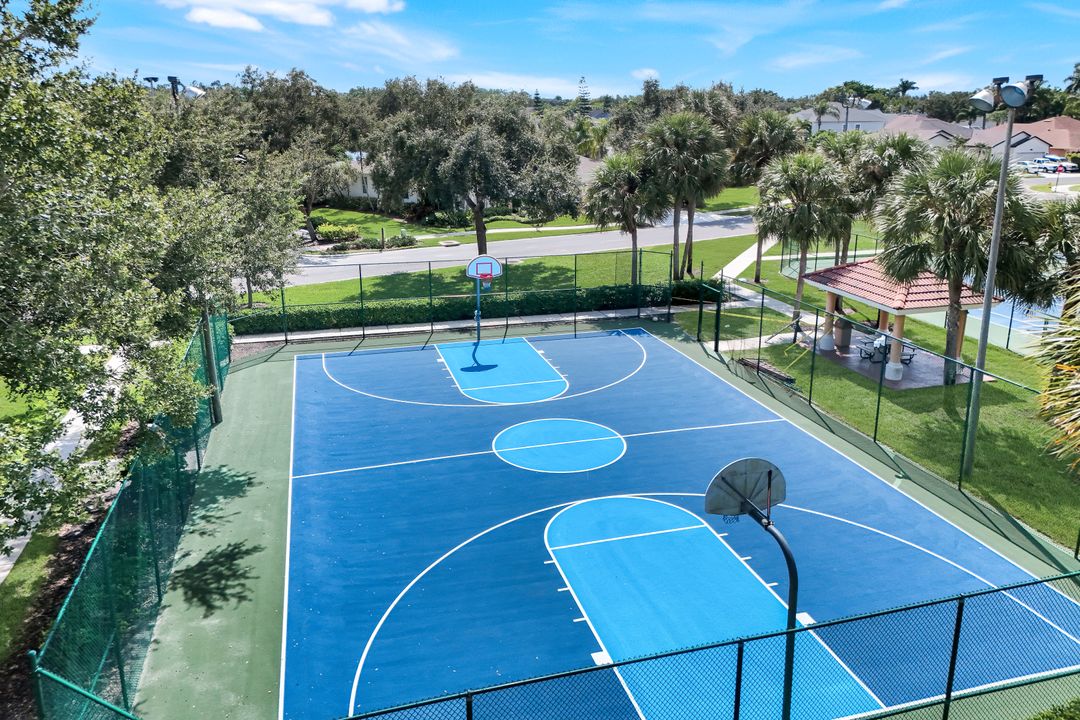 196 Skipping Stone Ln, Naples, FL 34119