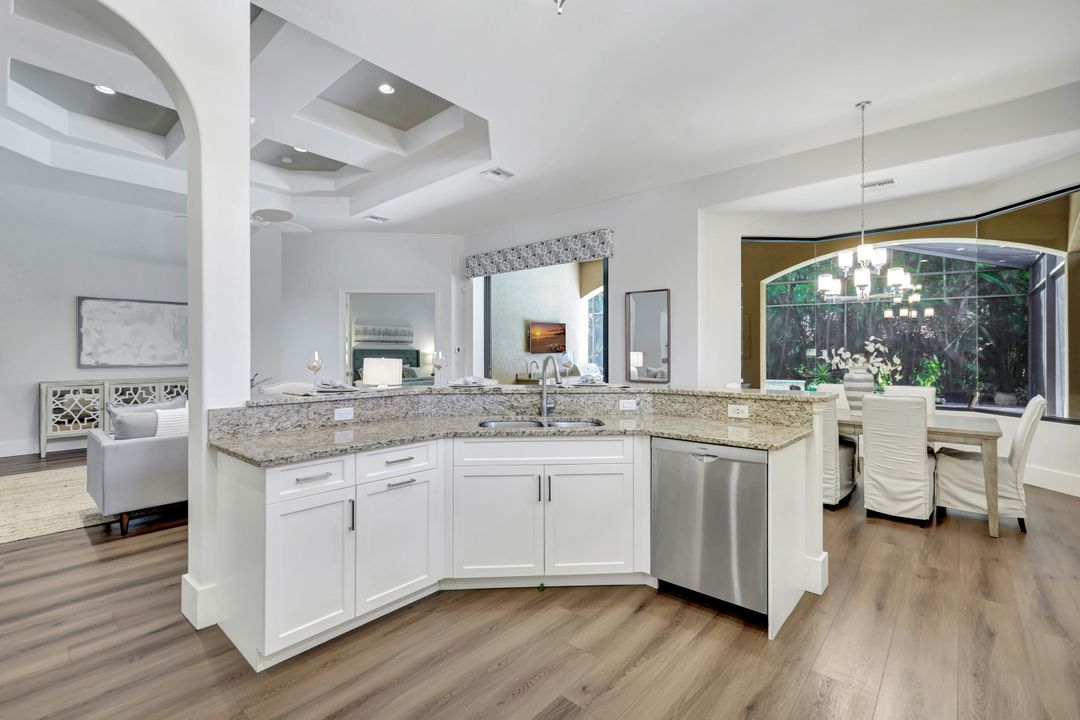 5717 Hammock Isles Dr, Naples, FL 34119