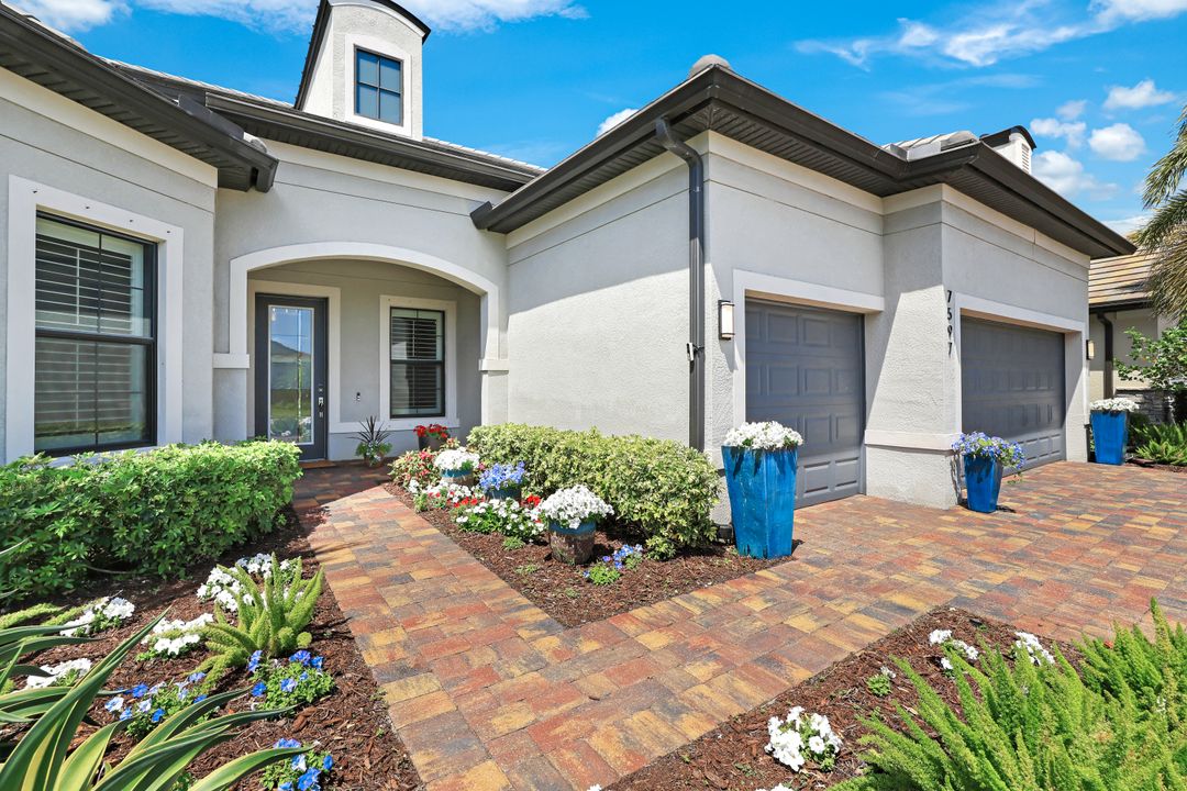 7597 Blackberry Dr, Naples, FL 34114