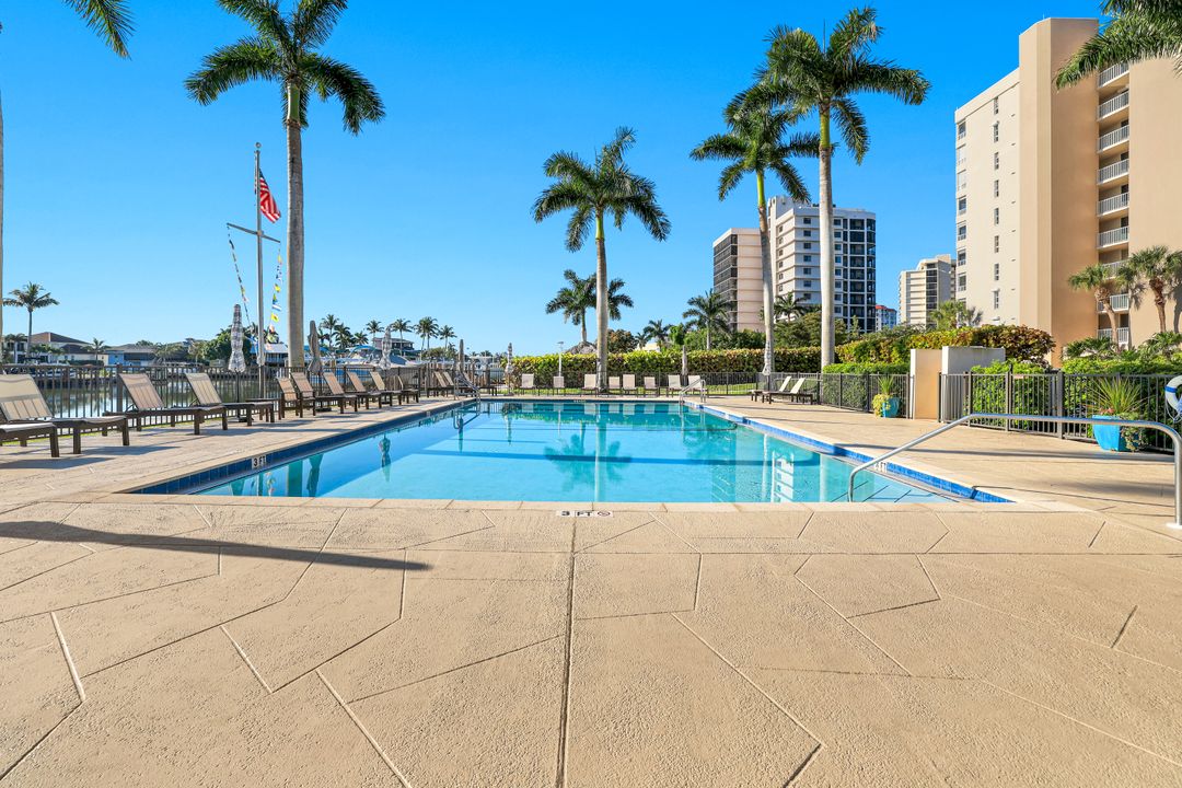 11118 Gulf Shore Dr #401, Naples, FL 34108