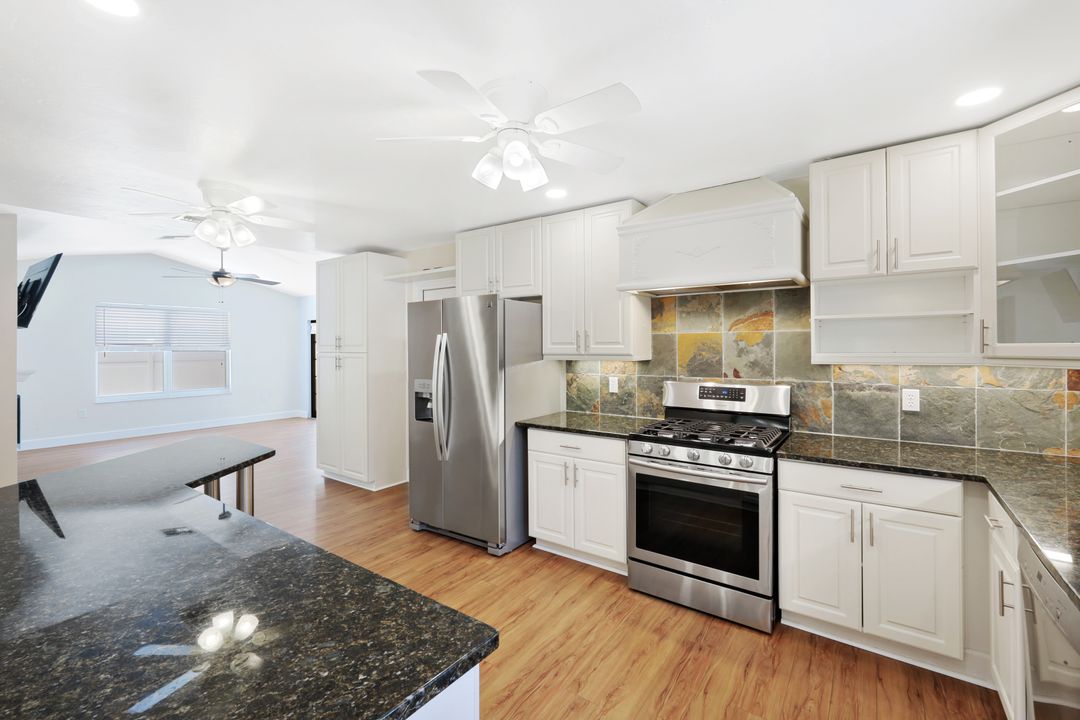 825 93rd Ave N, Naples, FL 34108