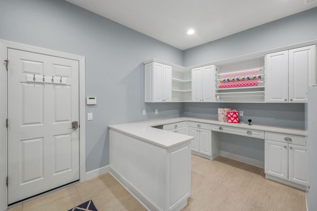 9238 Ores Cir, Naples, FL 34120