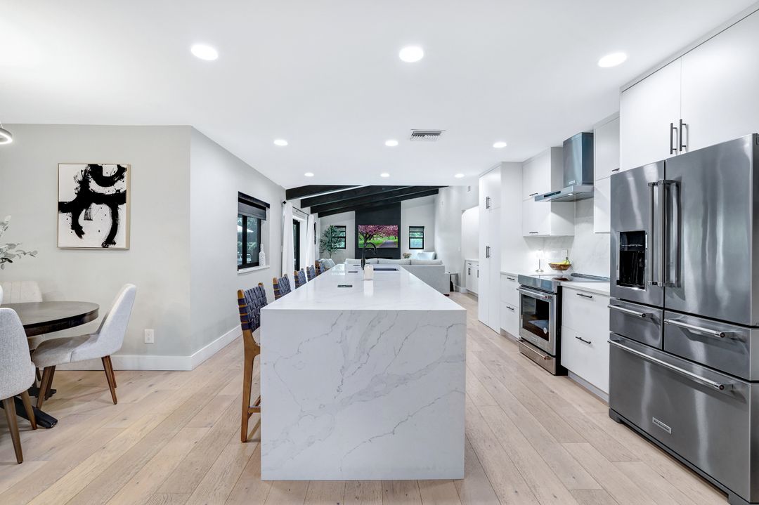 348 Country Club Ln, Naples, FL 34110