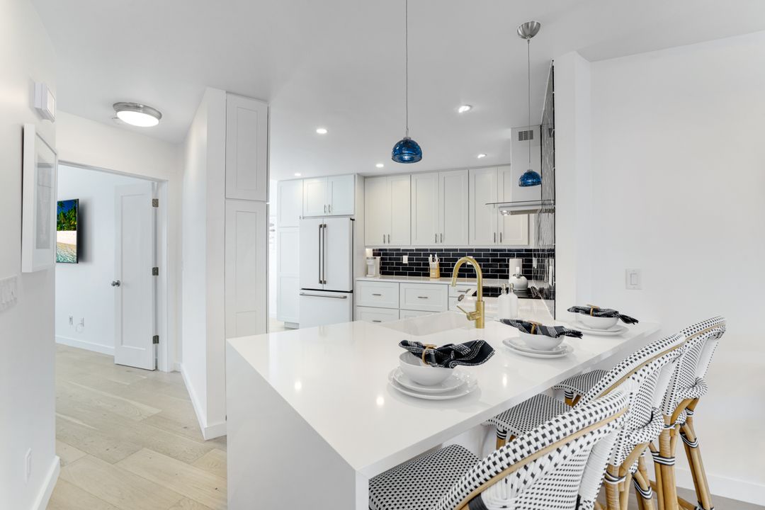 8345 Excalibur Cir #M4, Naples, FL 34108