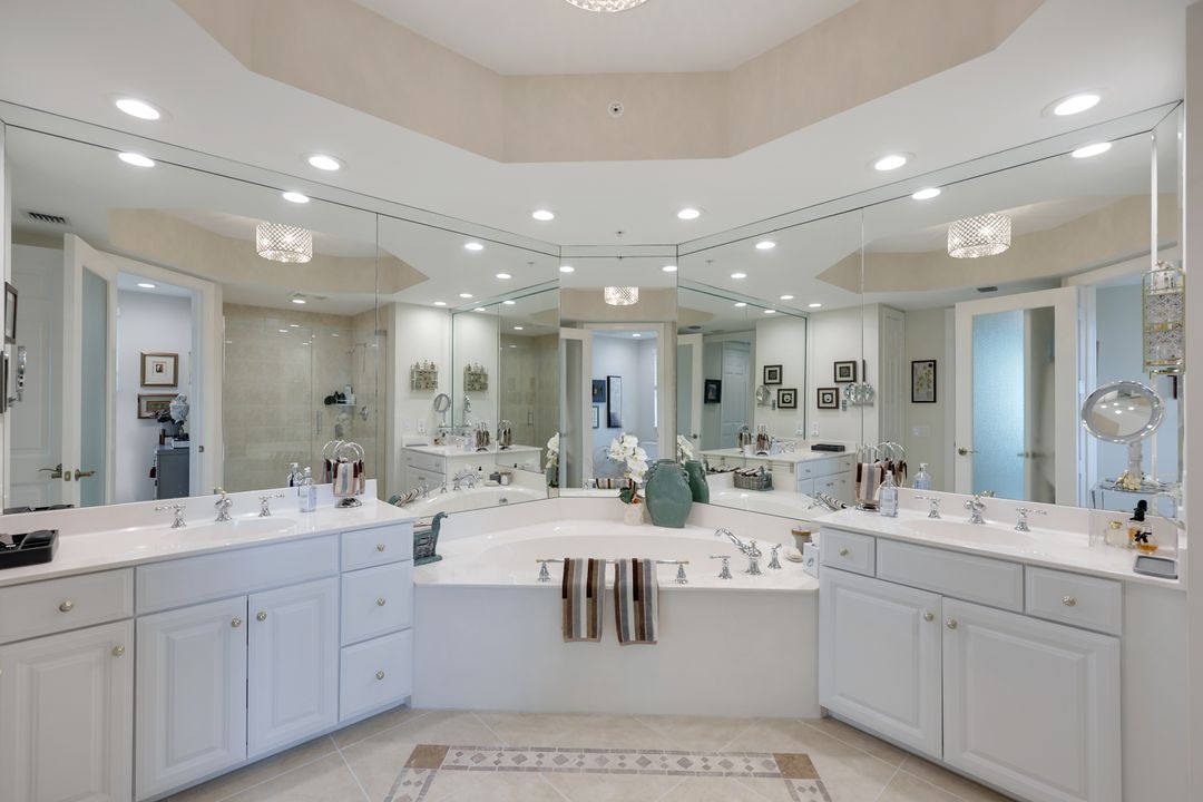 295 Grande Way #801, Naples, FL 34110