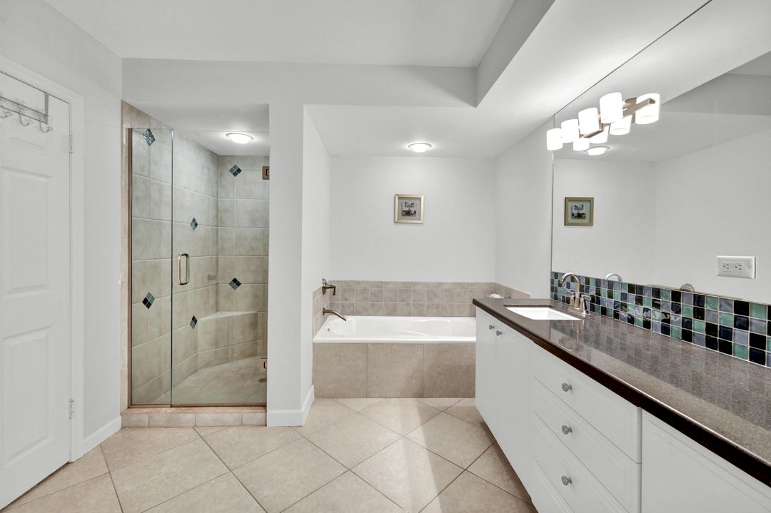 4051 Gulf Shore Blvd N #700, Naples, FL 34103