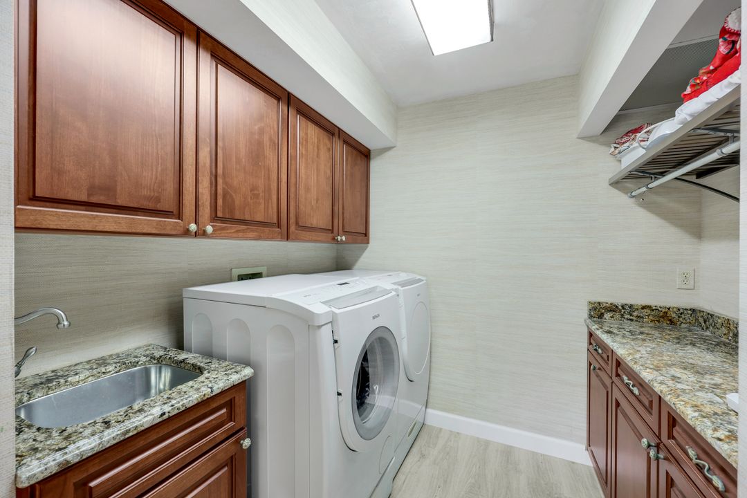 1933 Empress Ct, Naples, FL 34110