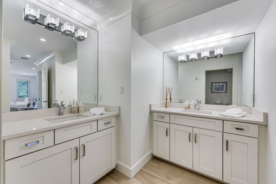 225 5th Ave S #104, Naples, FL 34102