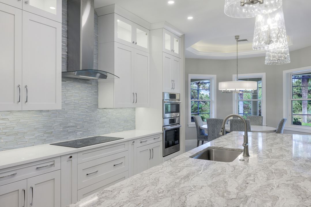 451 Saddlebrook Ln, Naples, FL 34110