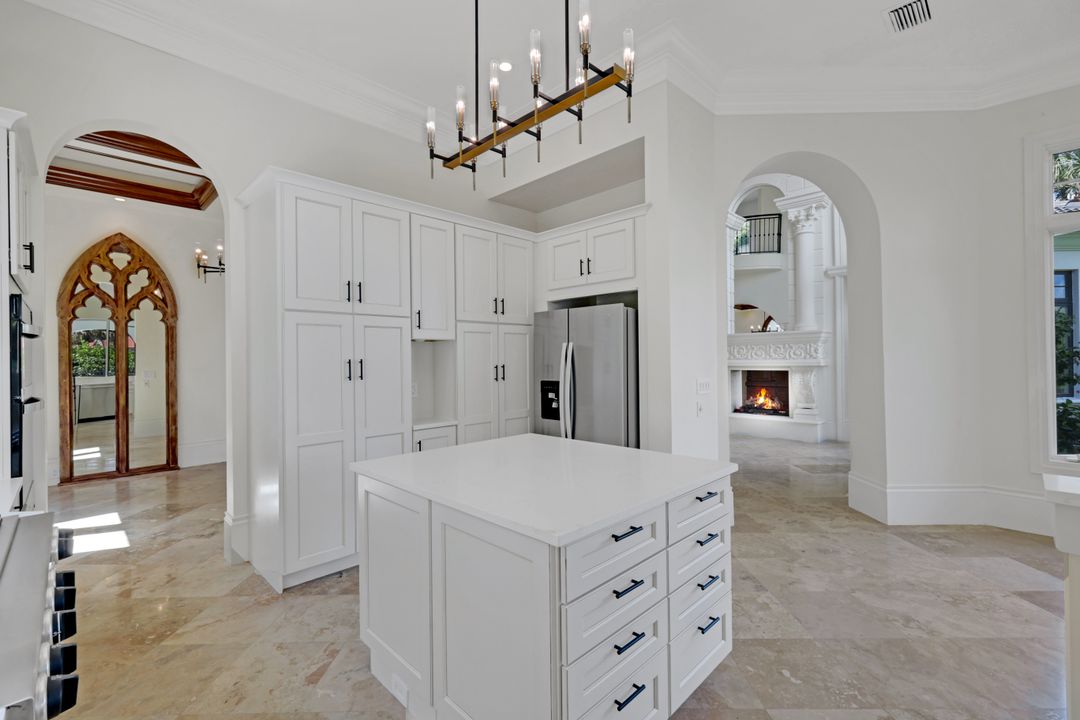 1609 Chinaberry Way, Naples, FL 34105