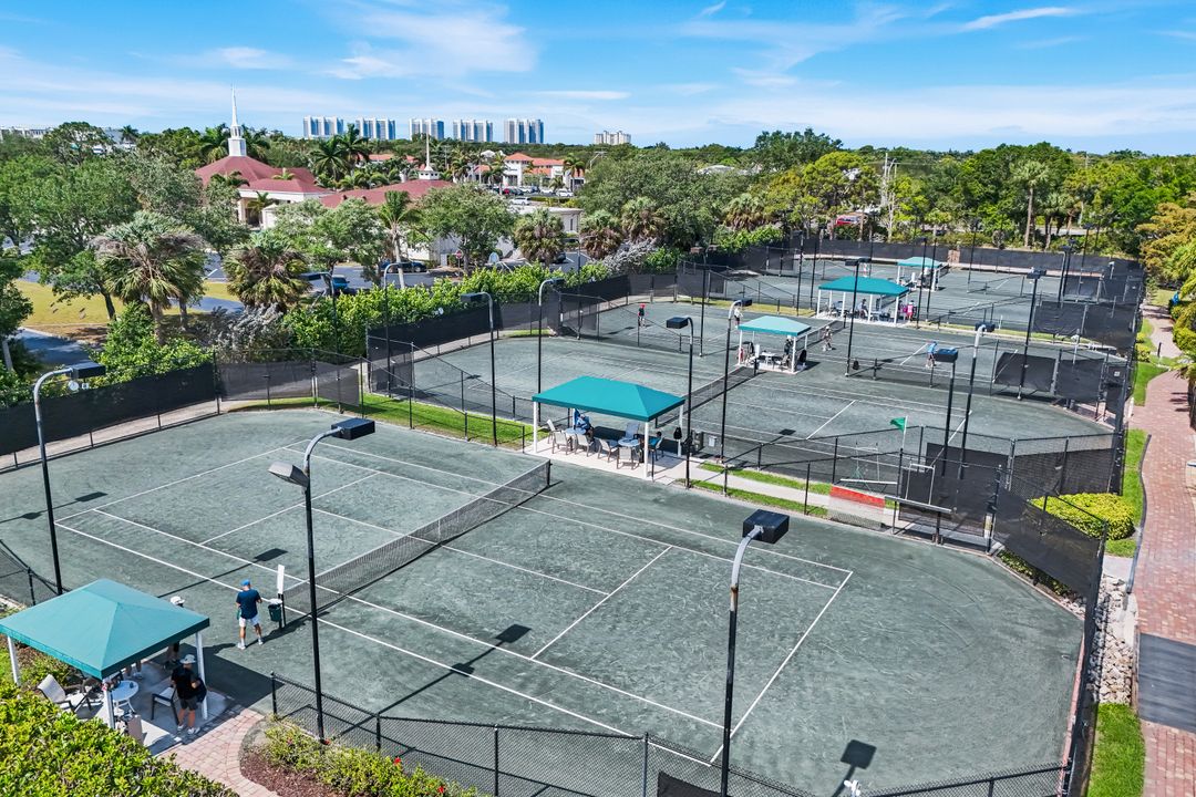 15040 Sterling Oaks Dr, Naples, FL 34110