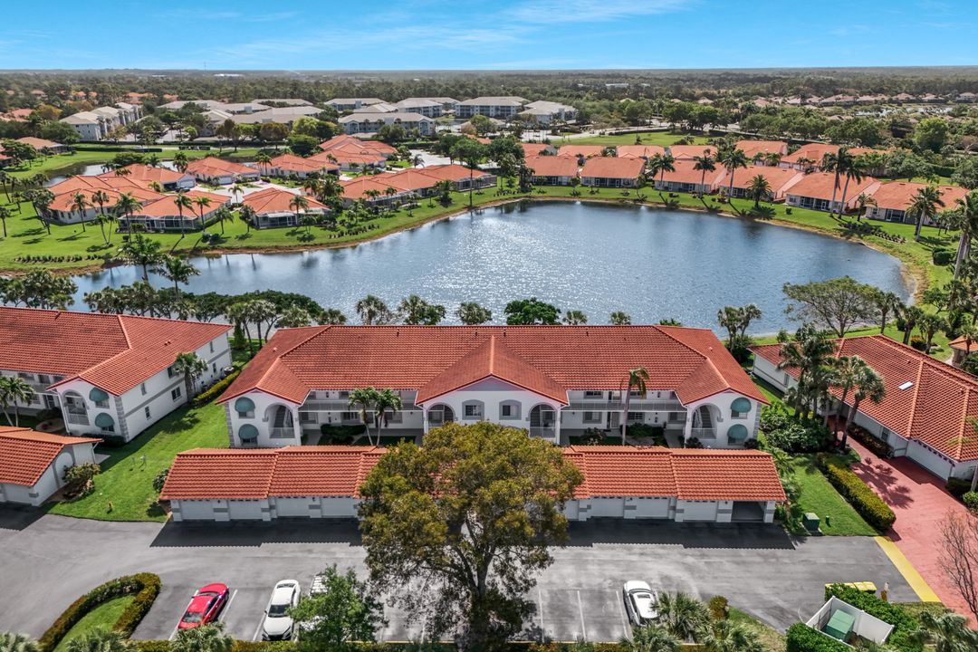 186 Gabriel Cir #9, Naples, FL 34104