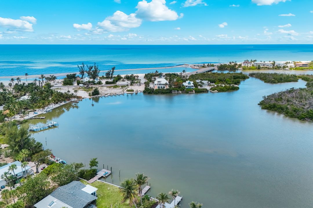 6126 Castaways Ln, Sanibel, FL 33957