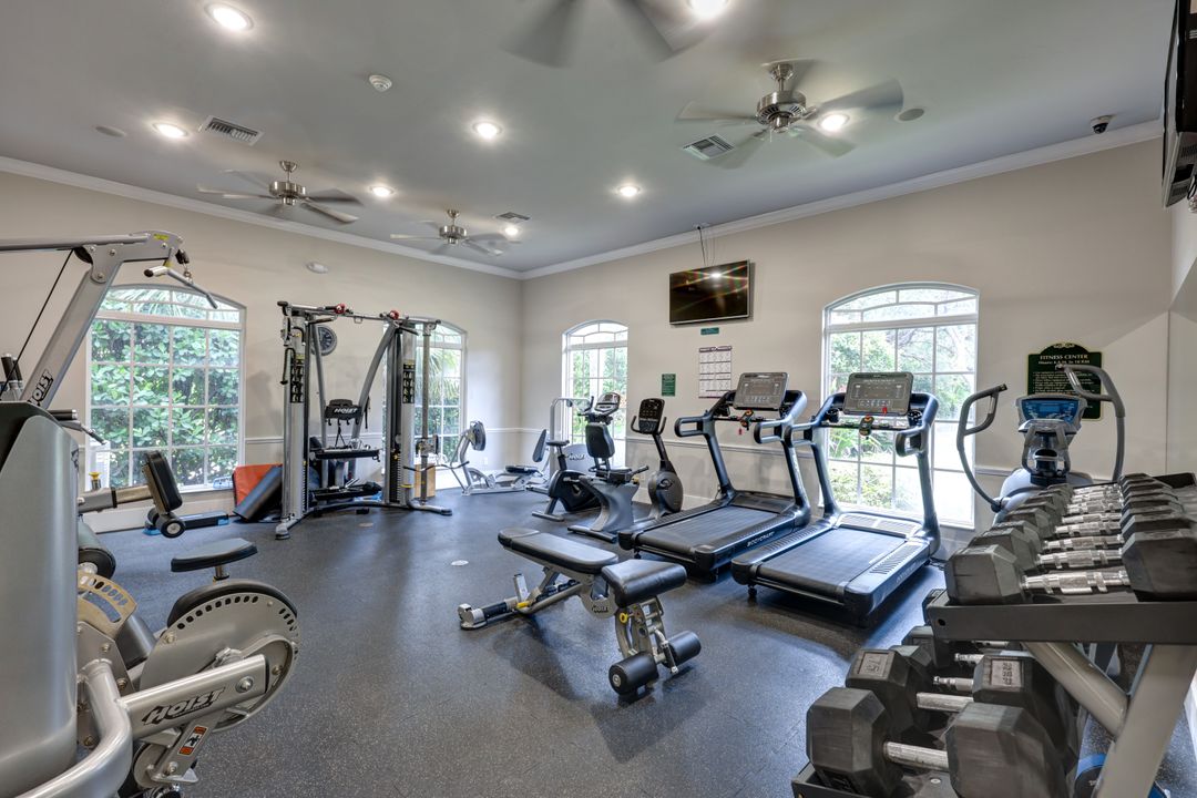2041 Crestview Way, Naples, FL 34119