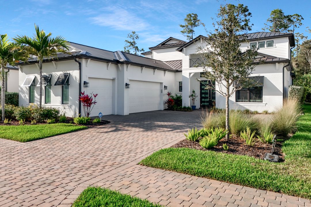 16249 Verilyn Cir, Naples, FL 34110