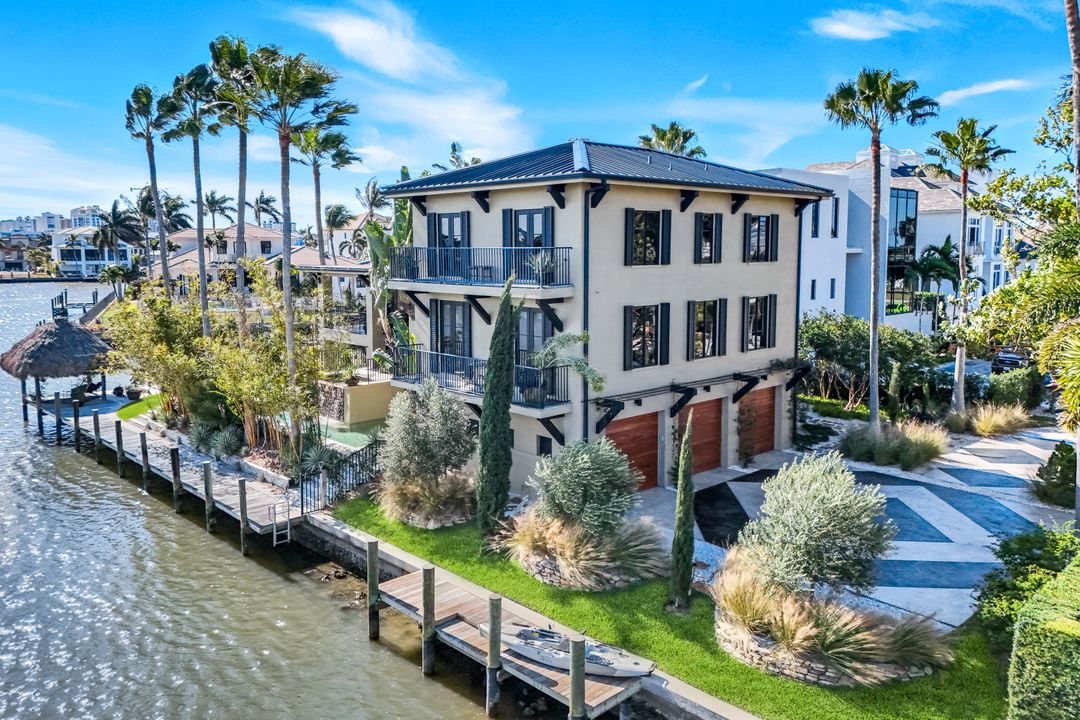 290 Channel Dr, Naples, FL 34108