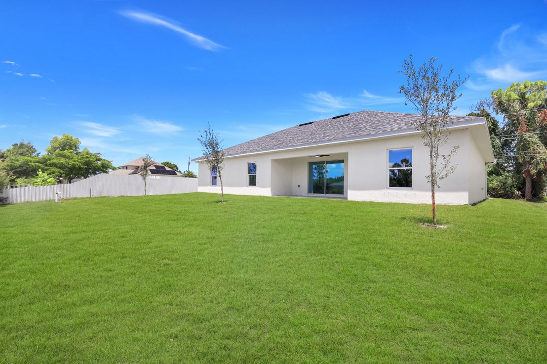2018 NE 33rd Ln, Cape Coral, FL 33909