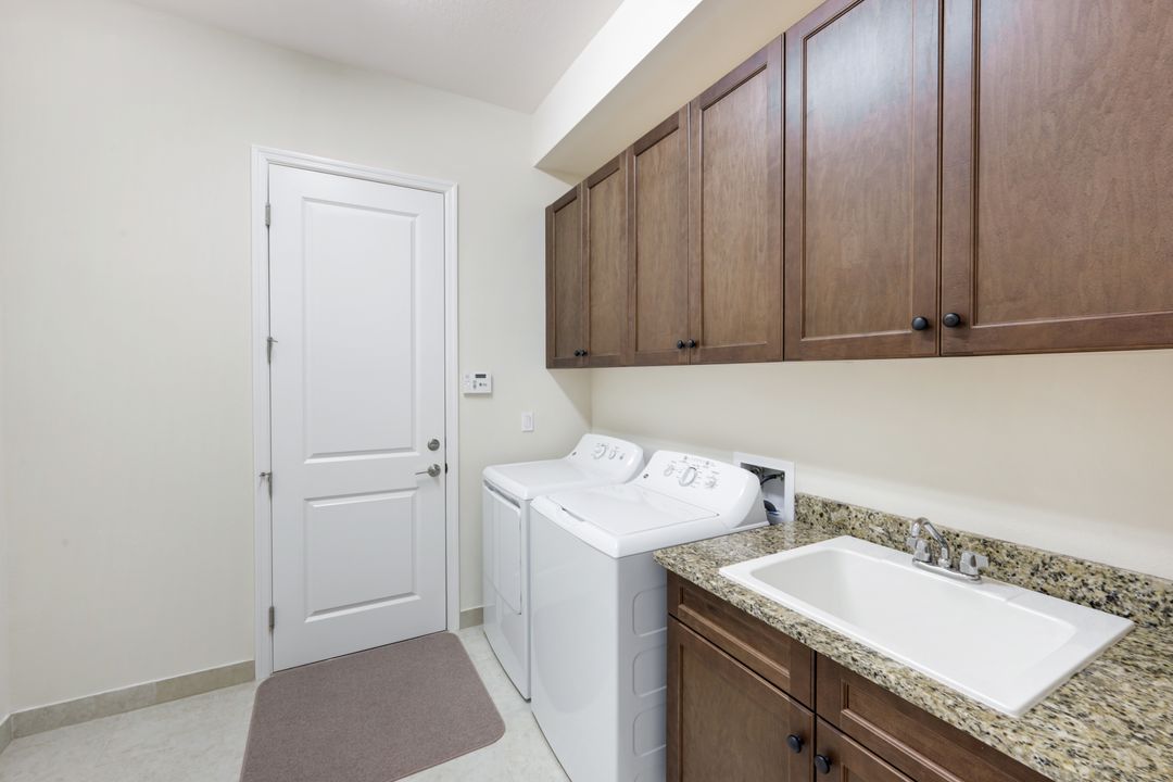 28564 Twain Dr, Bonita Springs, FL 34135