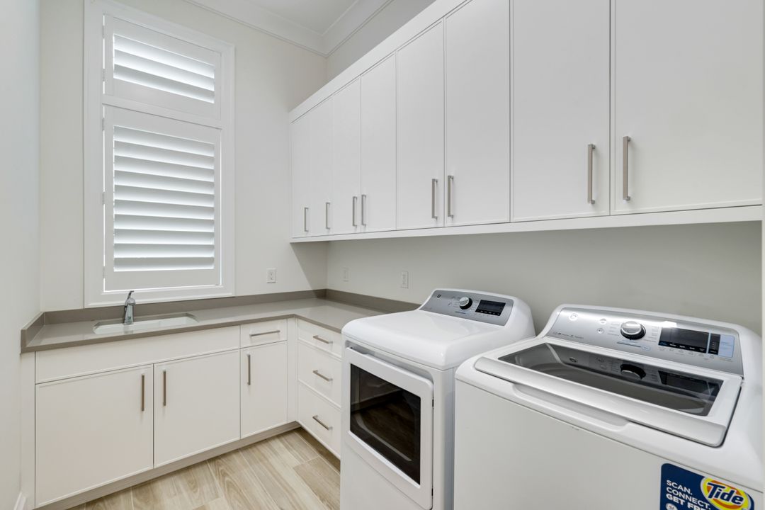 9937 Montiano Dr, Naples, FL 34113