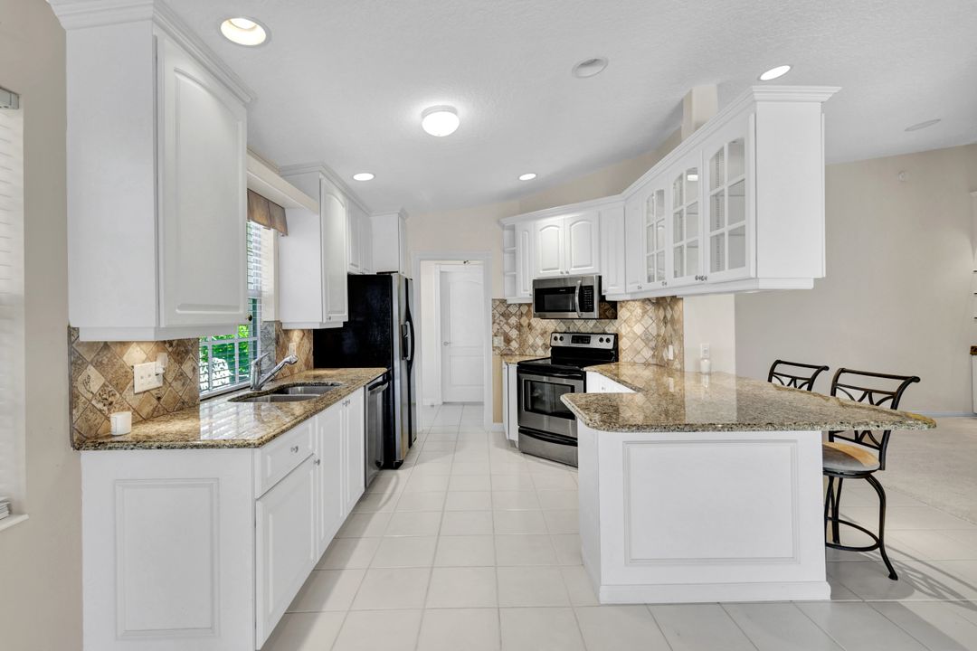 3142 Andorra Ct, Naples, FL 34109