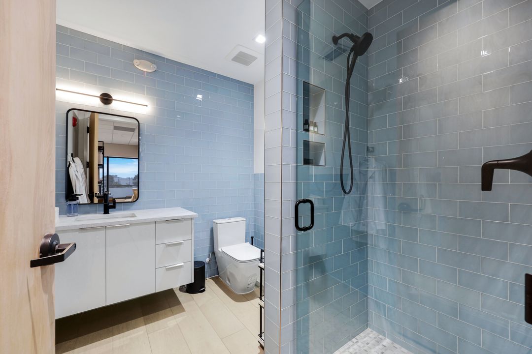 3080 Tamiami Trl E #202, Naples, FL 34112