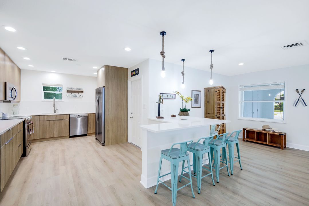 590 92nd Ave N, Naples, FL 34108