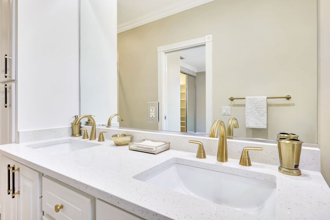 6210 Towncenter Cir, Naples, FL 34119