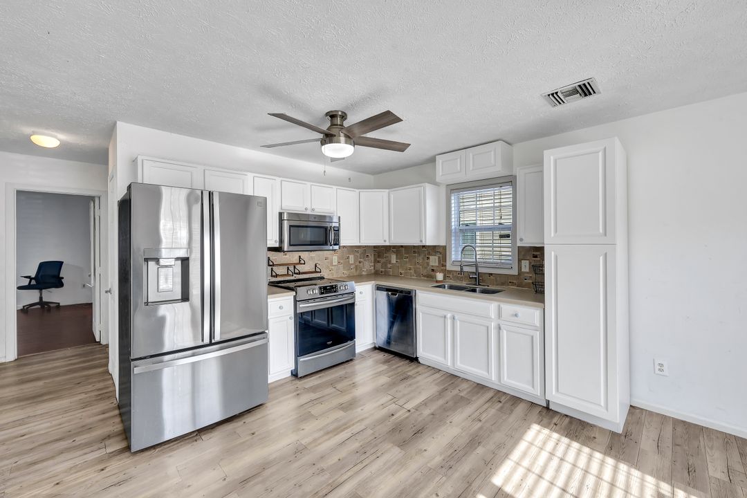 279 Leawood Cir, Naples, FL 34104