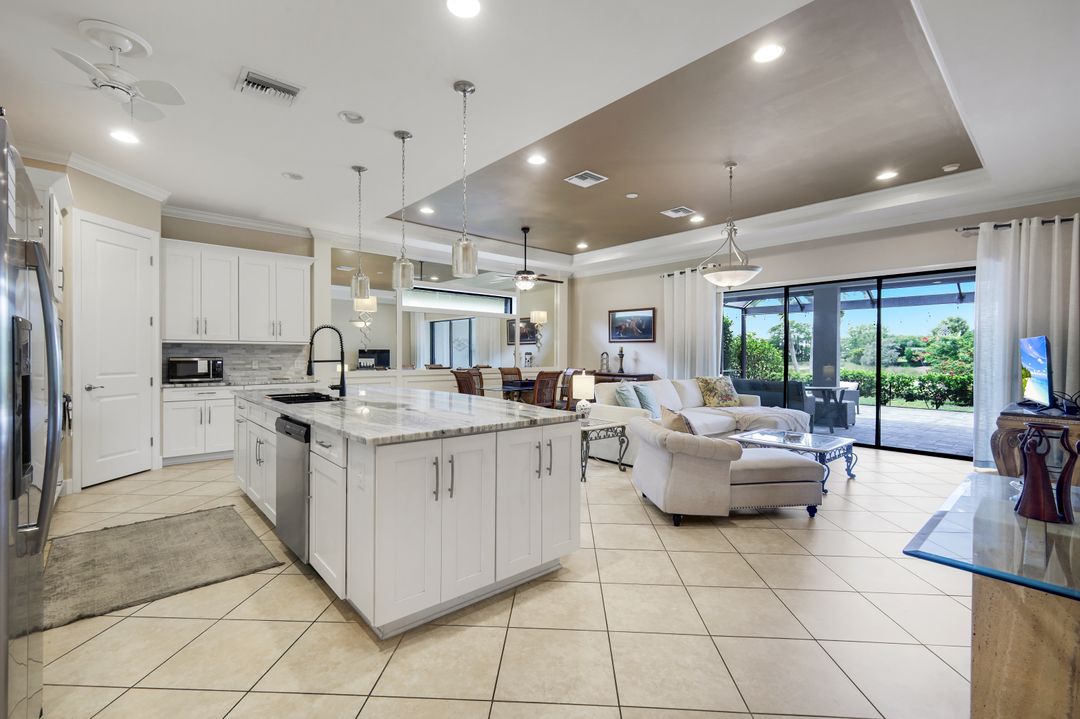 8527 Palacio Terrace N, Naples, FL 34114