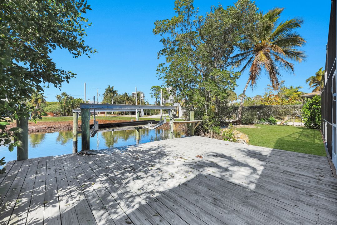 730 Glendale Ave, Naples, FL 34110