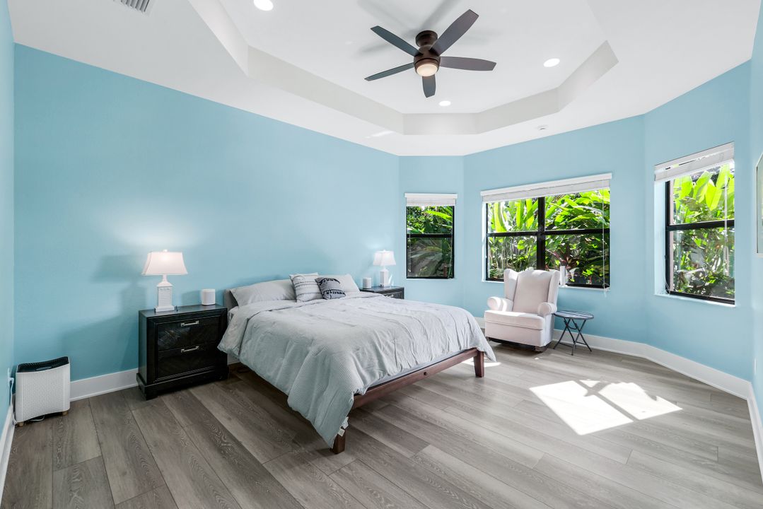 2704 Crystal Way, Naples, FL 34119