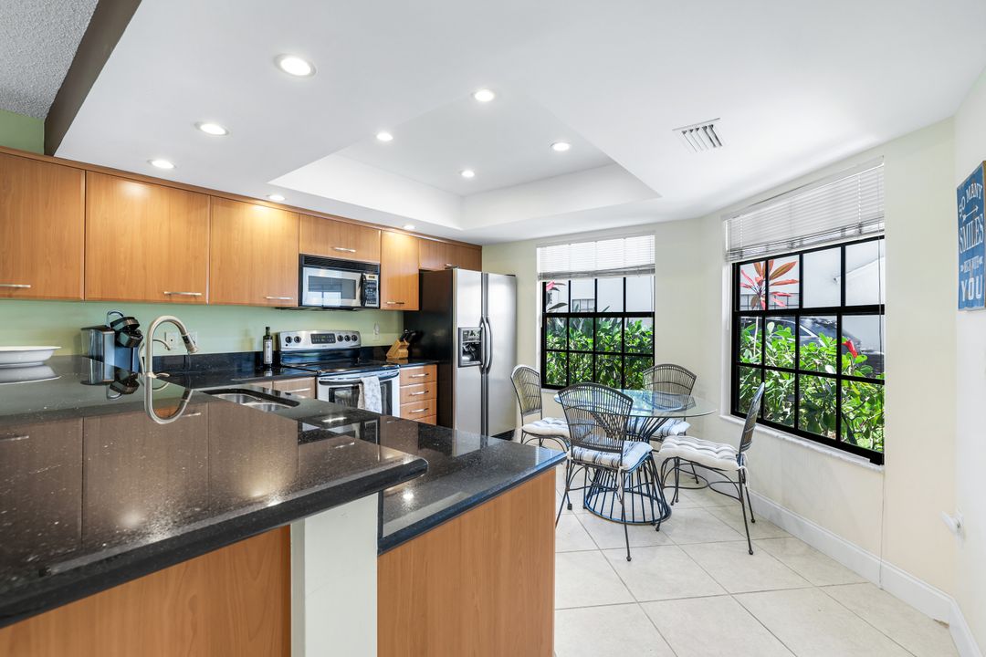 823 Meadowland Dr #H42-6, Naples, FL 34108