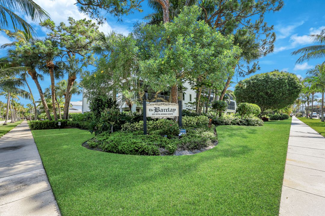 225 5th Ave S #104, Naples, FL 34102