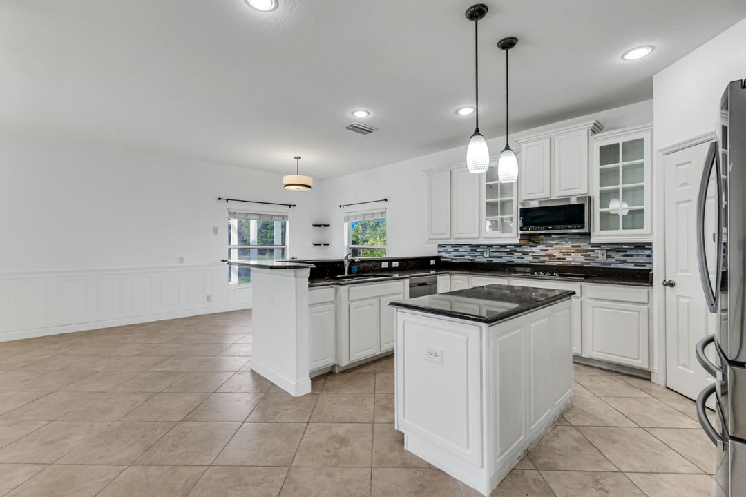 2210 Cape Heather Cir, Cape Coral, FL 33991
