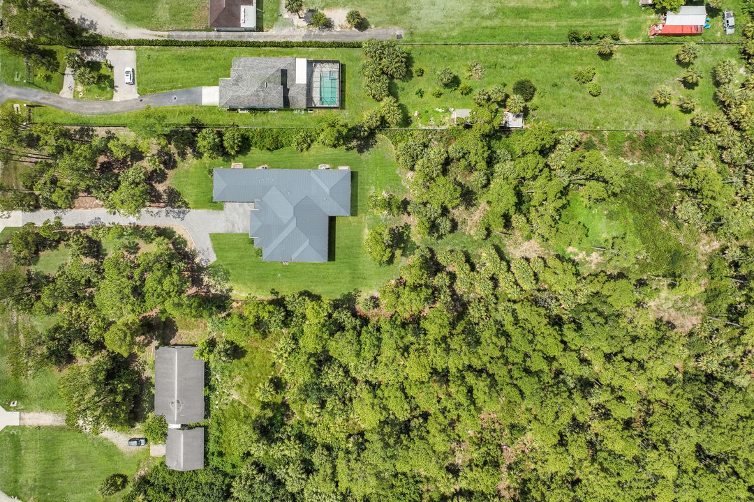 933 11th St SW, Naples, FL 34117