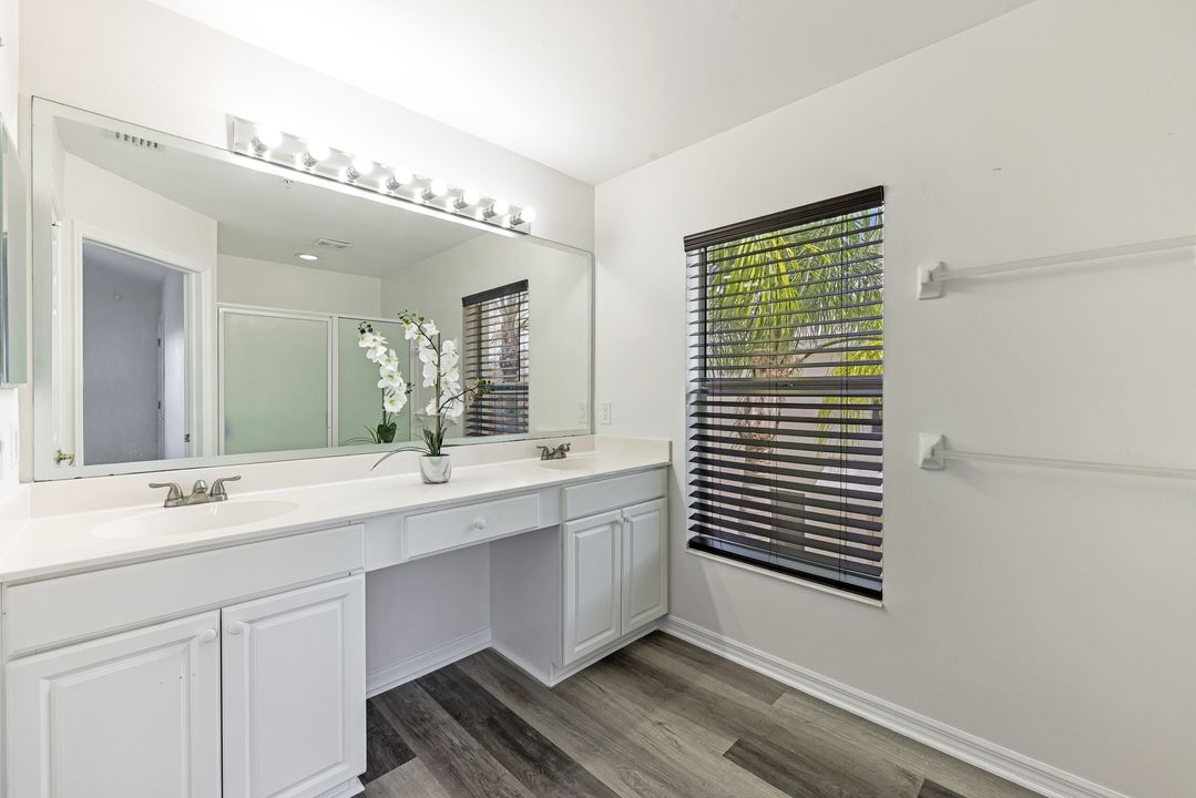 1152 Oxford Ln, Naples, FL 34105