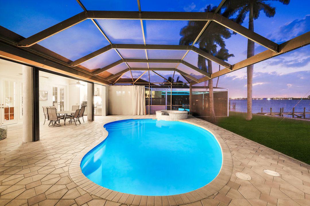 1028 Dolphin Dr, Cape Coral, FL 33904