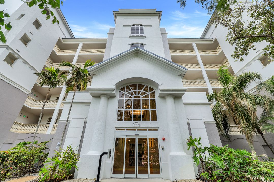 470 Launch Cir #403, Naples, FL 34108