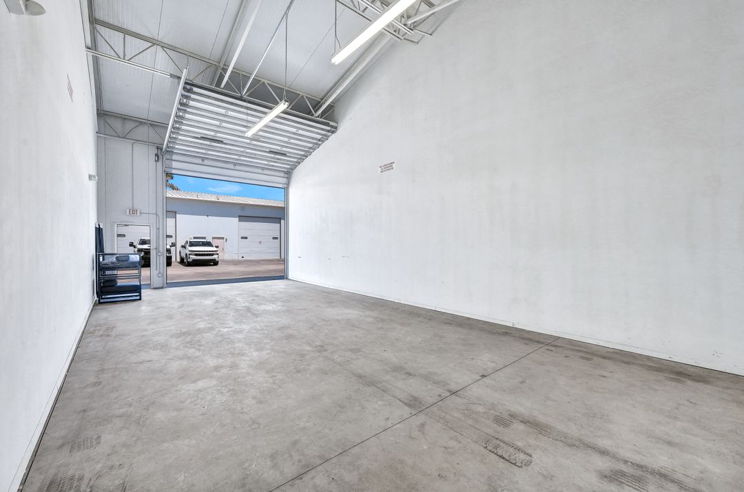 195 Basik Dr #403, Naples, FL 34114