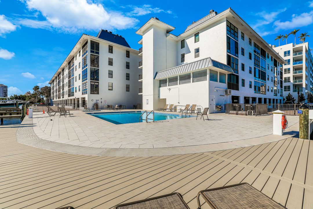 271 Southbay Dr #240, Naples, FL 34108