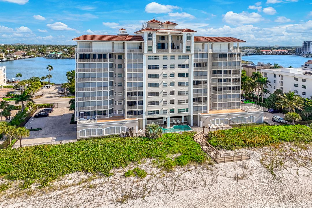 9577 Gulf Shore Dr #704, Naples, FL 34108