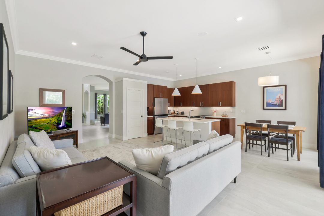 5717 Lago Villaggio Way, Naples, FL 34104