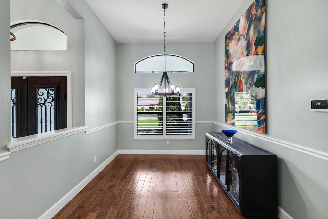 520 Raven Way, Naples, FL 34110