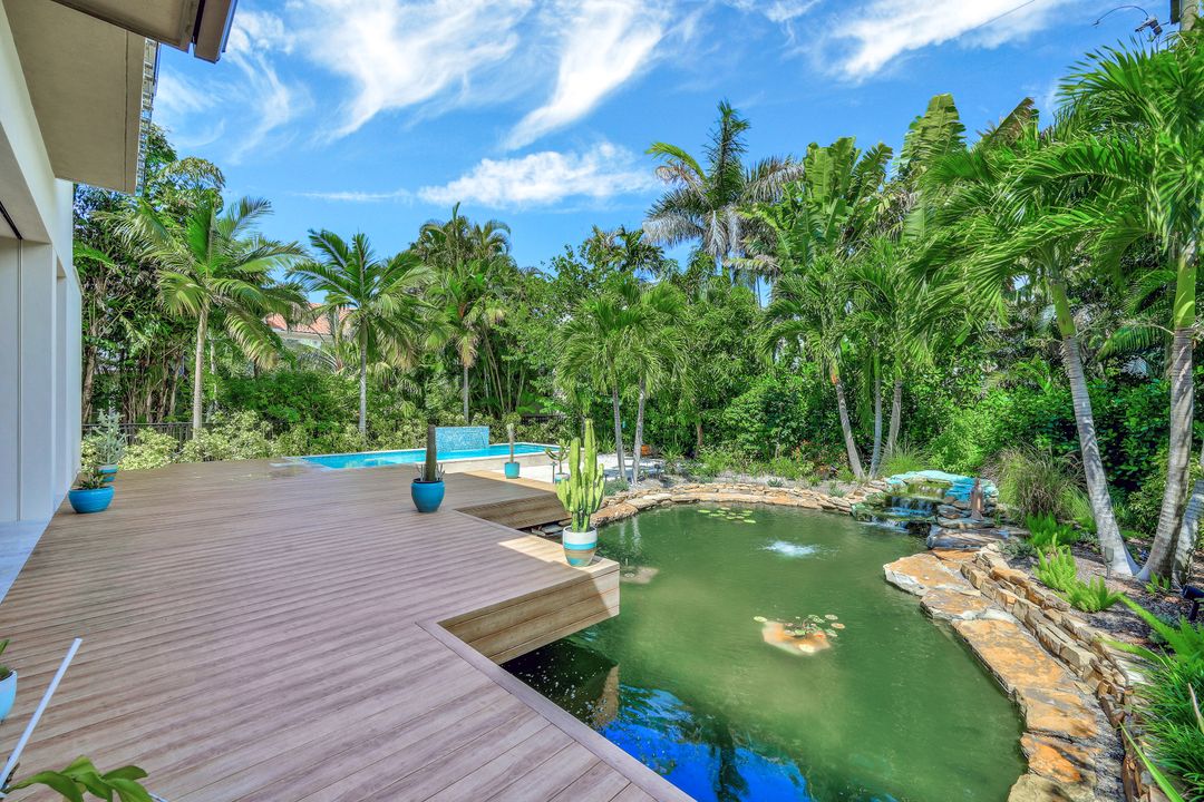 355 7th Ave S, Naples, FL 34102