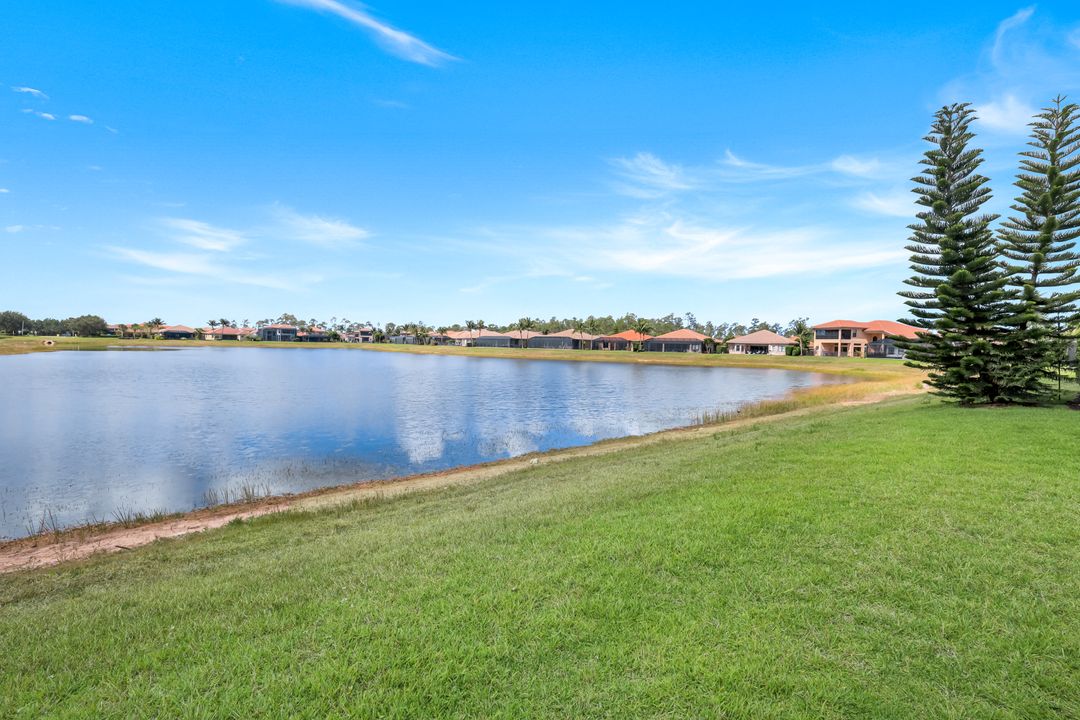 2915 Cinnamon Bay Cir, Naples, FL 34119
