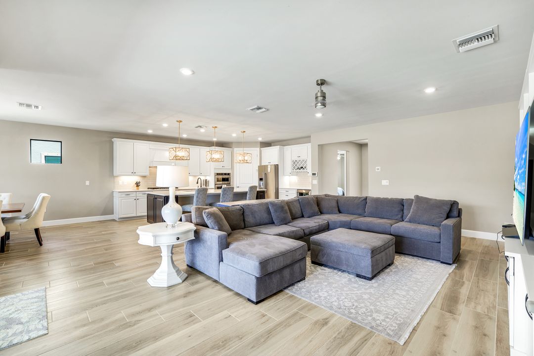 9373 Surfbird Ct, Naples, FL 34120